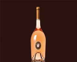 Вино, произведенное А. Джоли, Б. Питтом и М. Перреном, поступило в продажи в Интернет-магазине